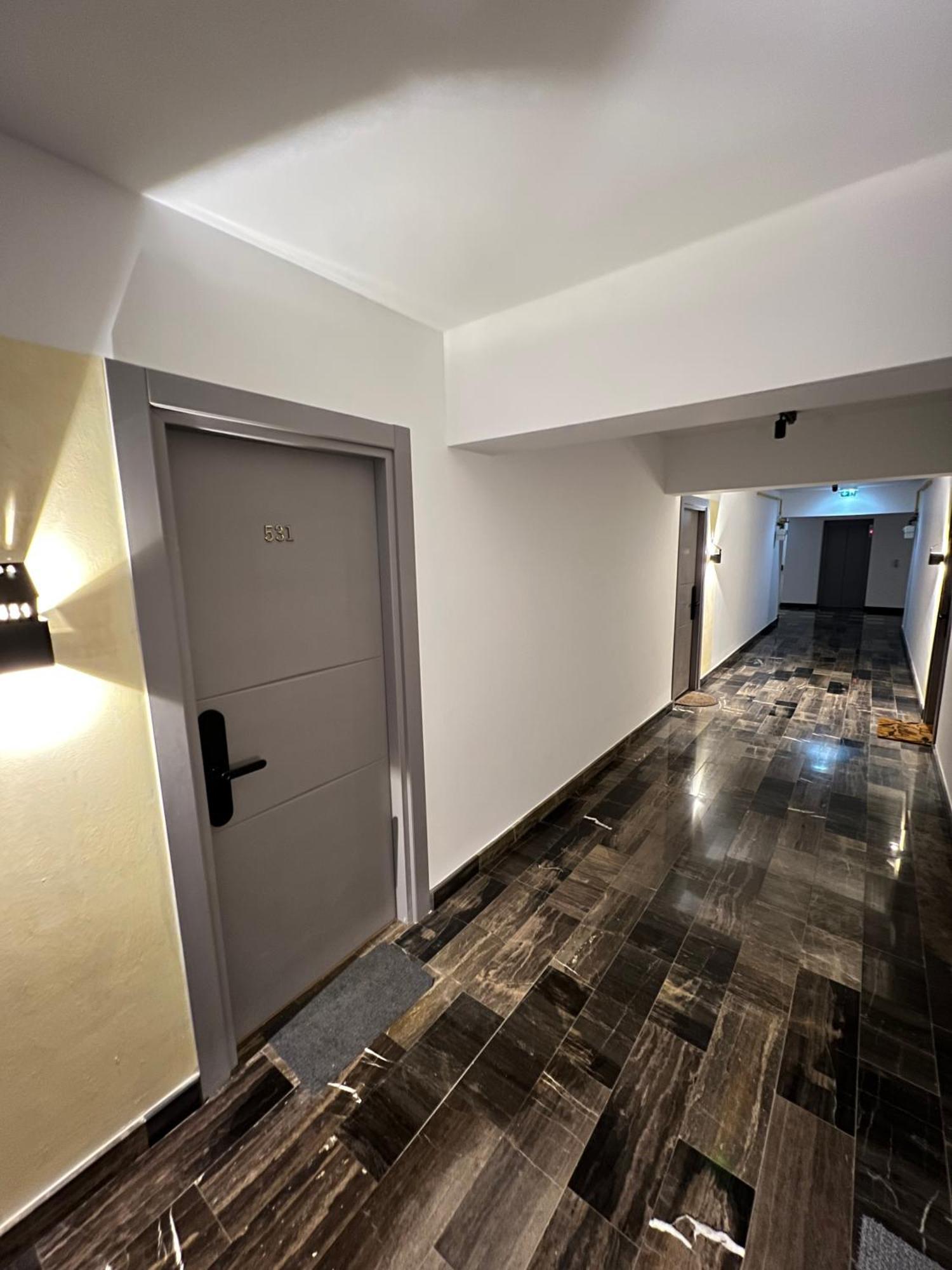 Airport Flyhub Chic Apartment ヤシ エクステリア 写真